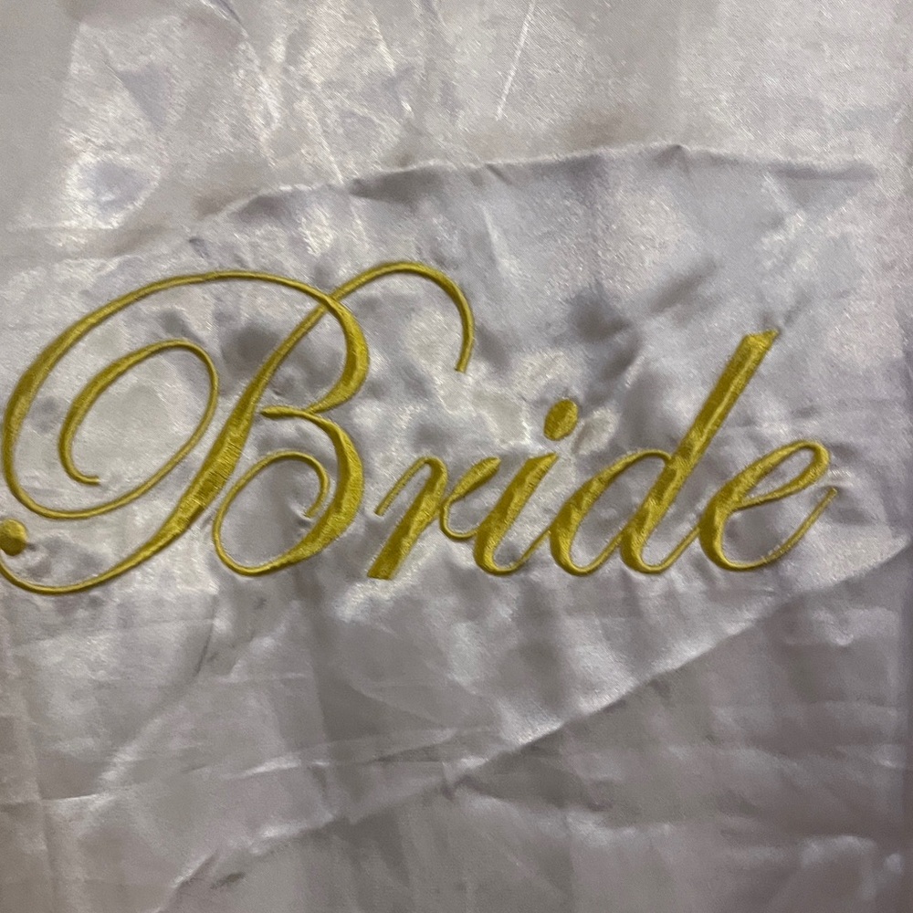 White Bride robe - Picture 2 of 3
